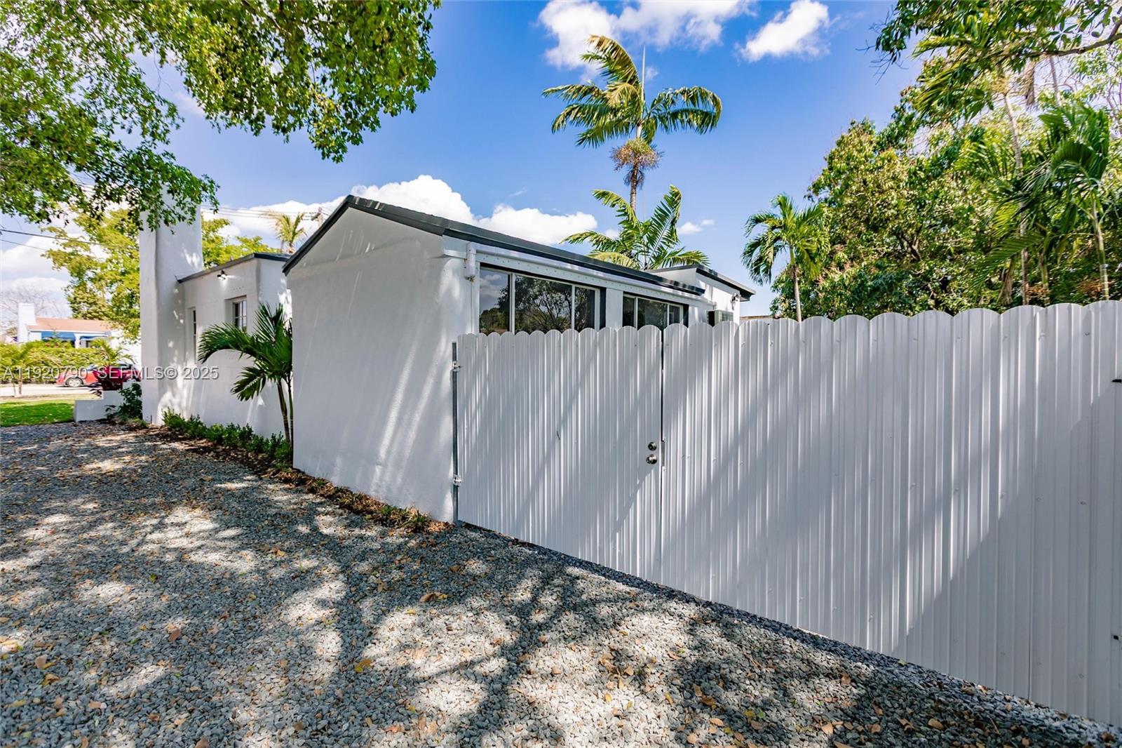 3180 NW 2nd St Miami, FL 33125