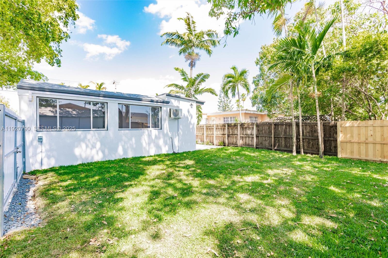 3180 NW 2nd St Miami, FL 33125