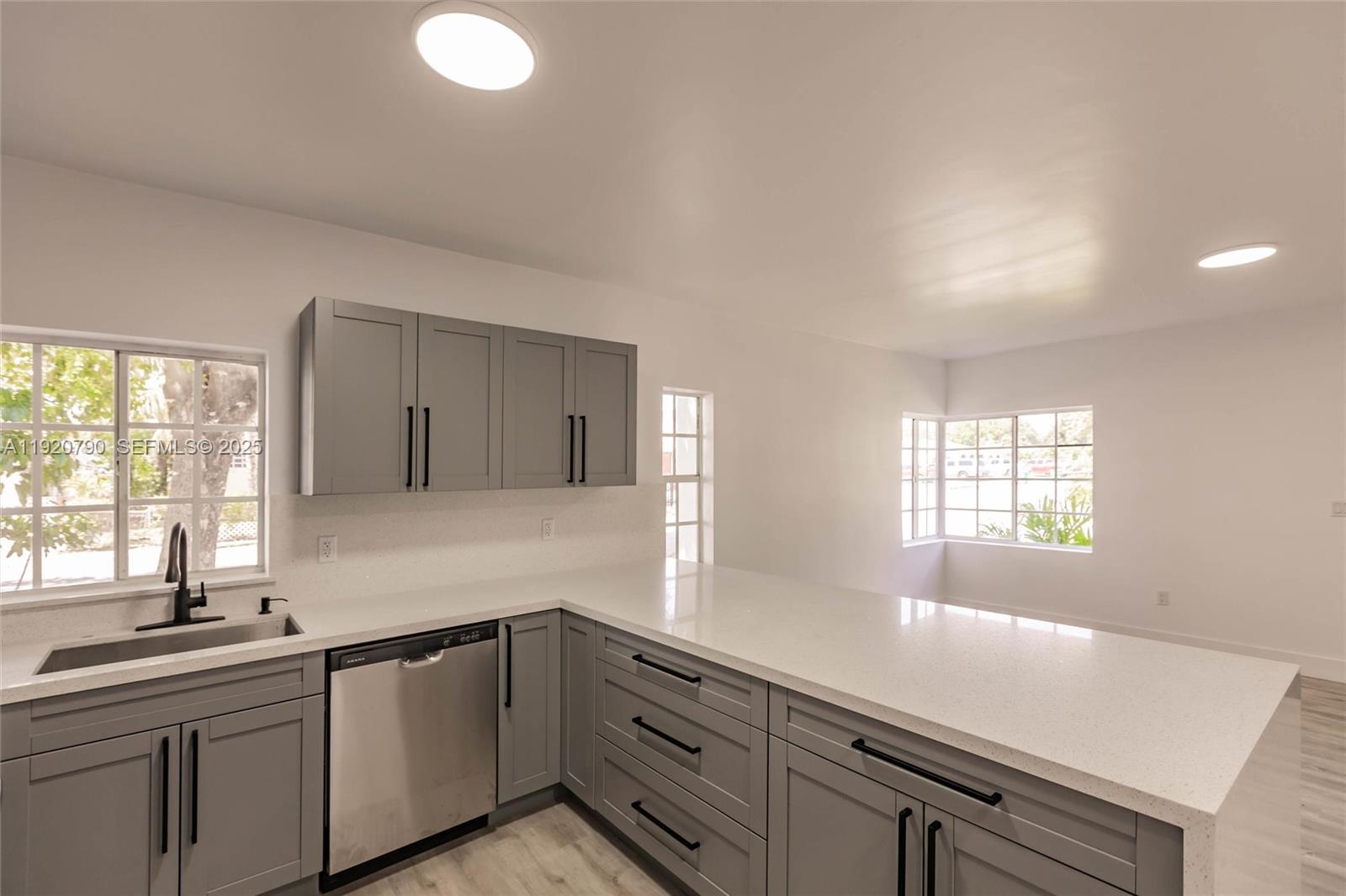 3180 NW 2nd St Miami, FL 33125