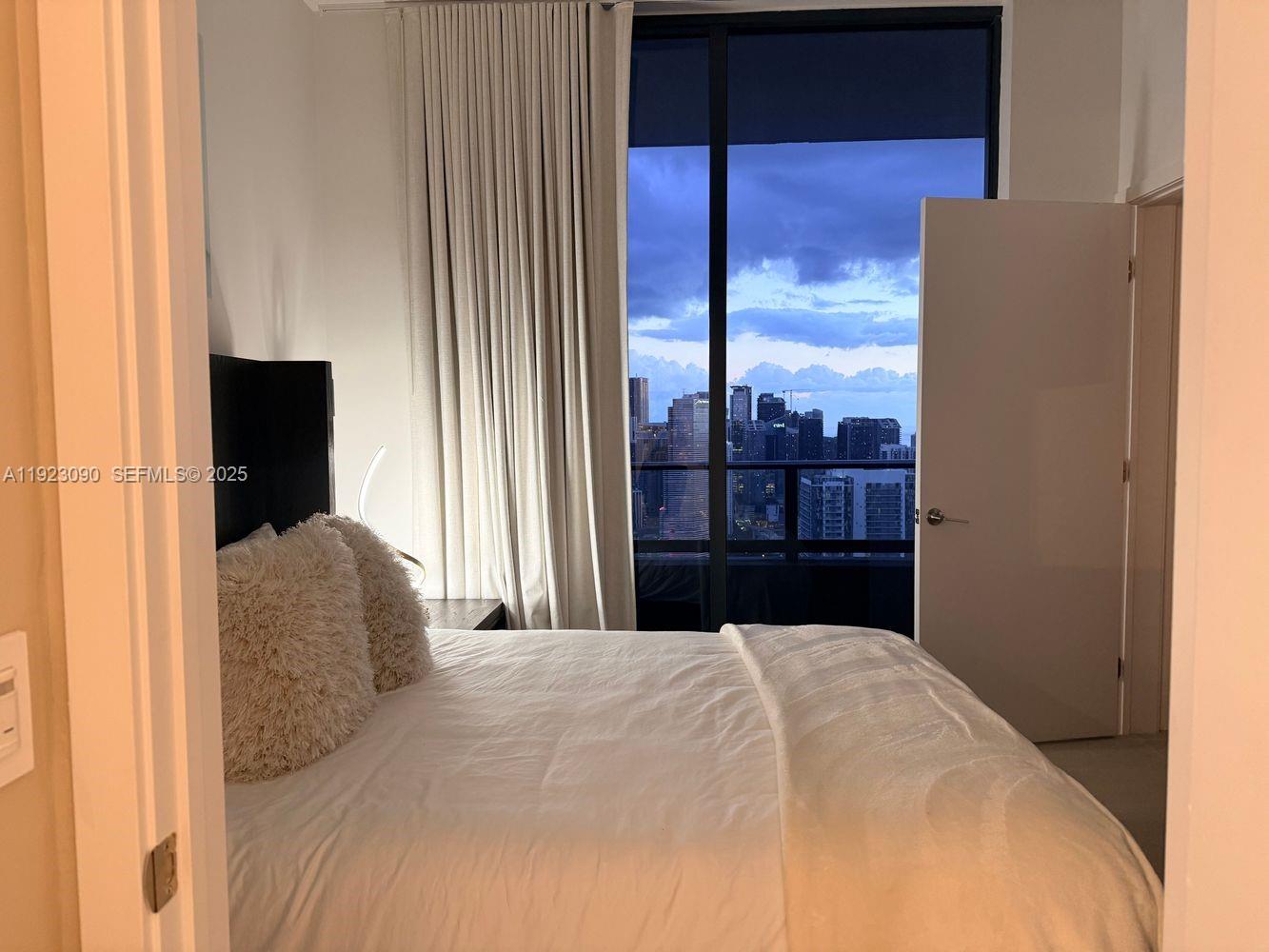 image Gale Hotel & Residences11