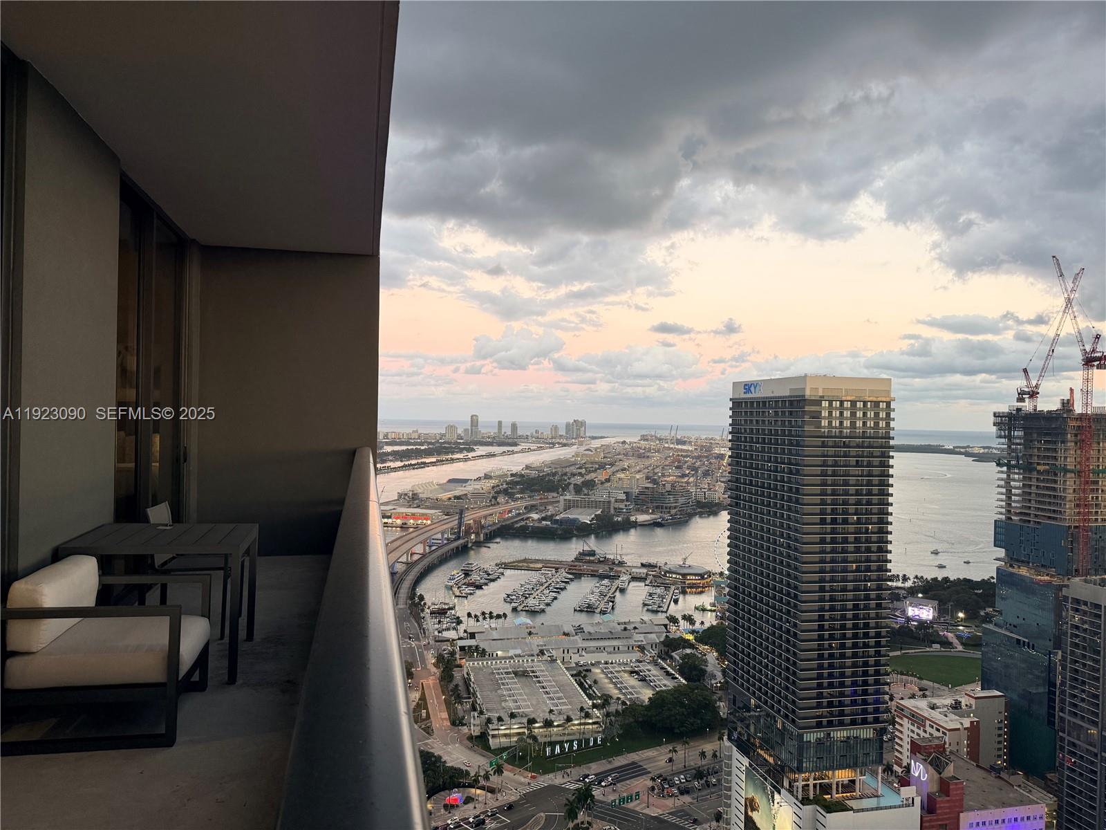 image Gale Hotel & Residences1