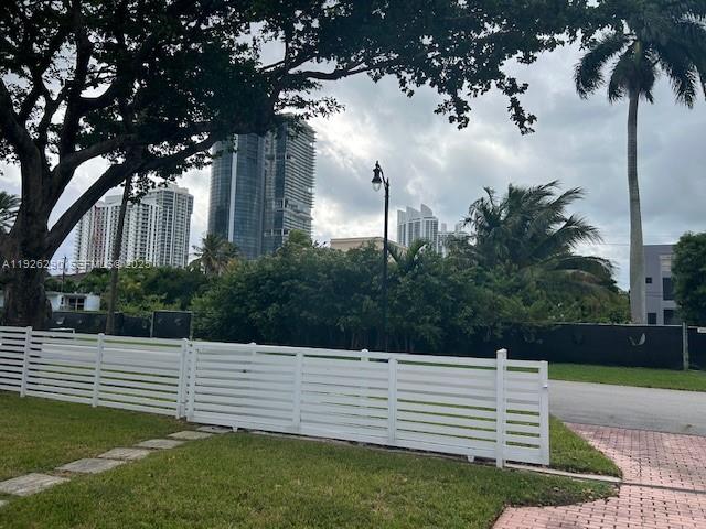 245 189th Ter Sunny Isles Beach, FL 33160