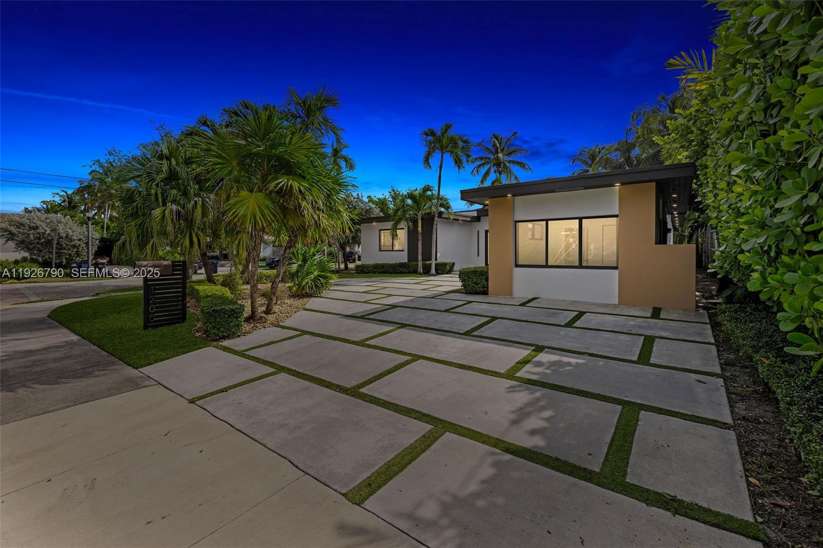 1200 Cleveland Rd Miami Beach, FL 33141