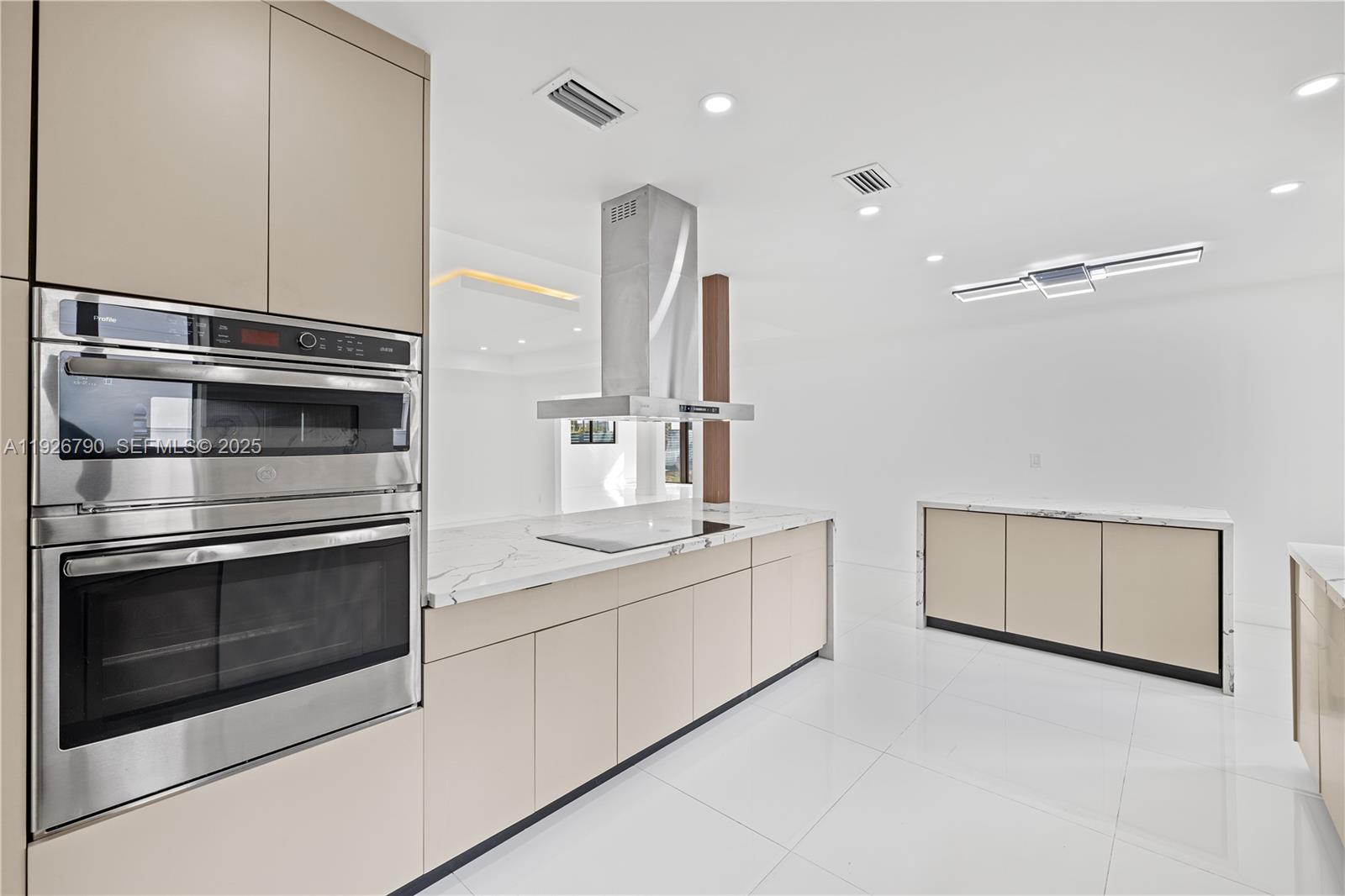 1200 Cleveland Rd Miami Beach, FL 33141