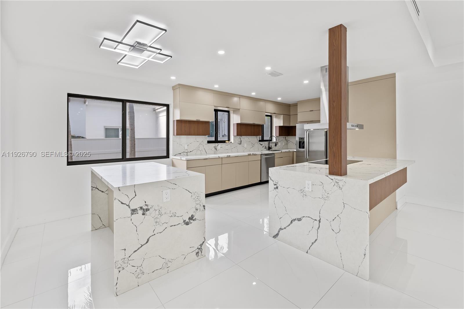 1200 Cleveland Rd Miami Beach, FL 33141