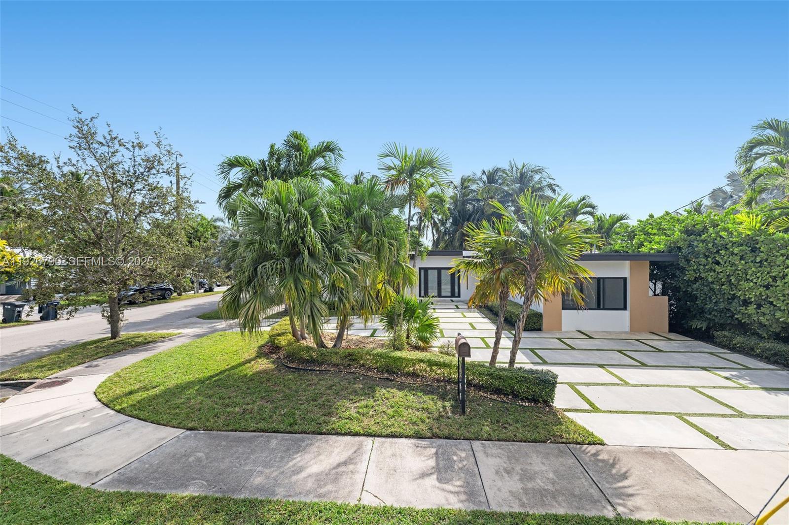 1200 Cleveland Rd Miami Beach, FL 33141