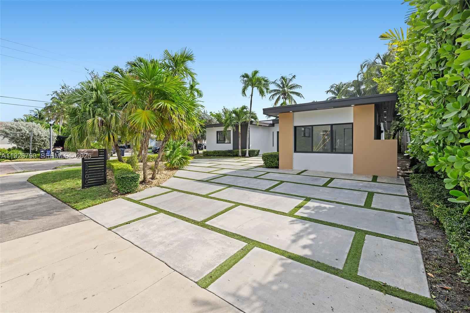 1200 Cleveland Rd Miami Beach, FL 33141