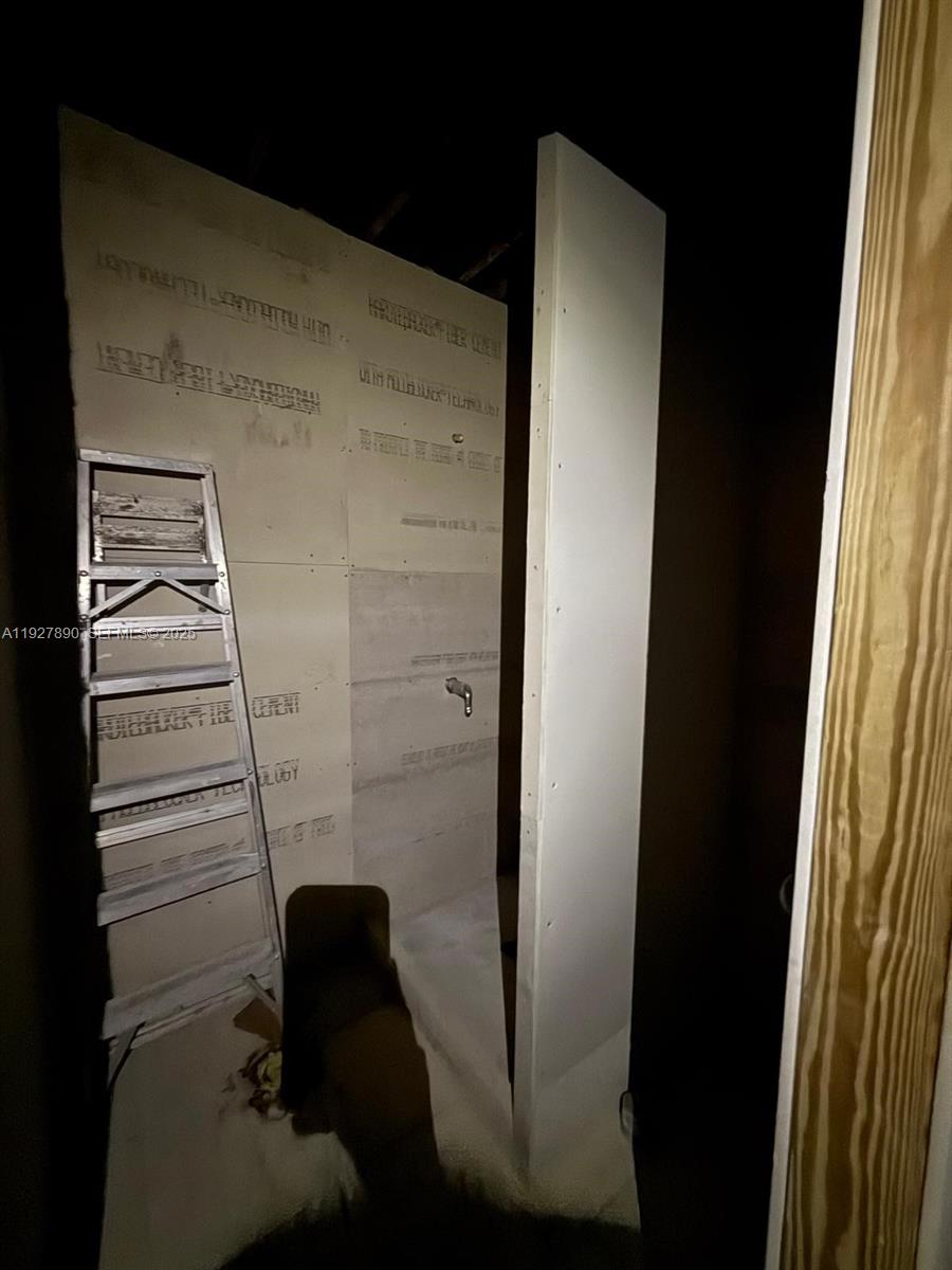 3090 NW 33rd St Miami, FL 33142