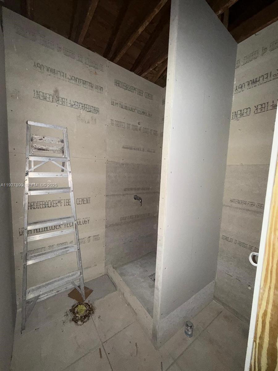 3090 NW 33rd St Miami, FL 33142