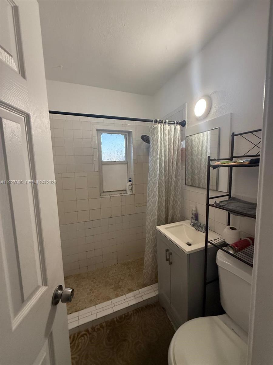 3090 NW 33rd St Miami, FL 33142