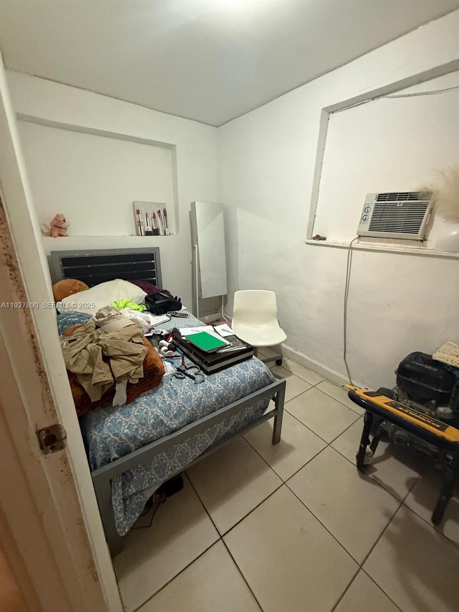 3090 NW 33rd St Miami, FL 33142