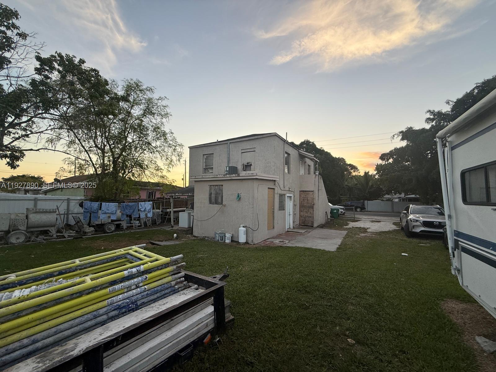 3090 NW 33rd St Miami, FL 33142