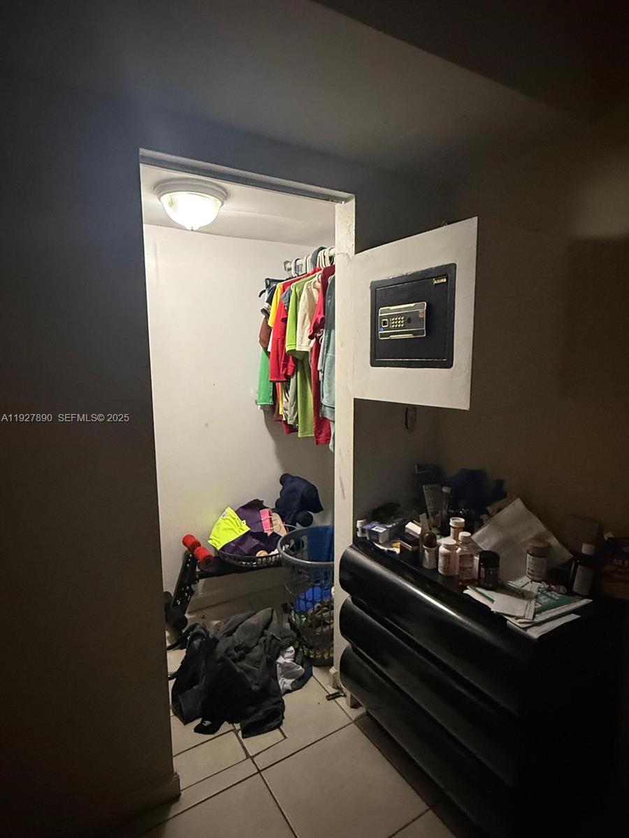 3090 NW 33rd St Miami, FL 33142