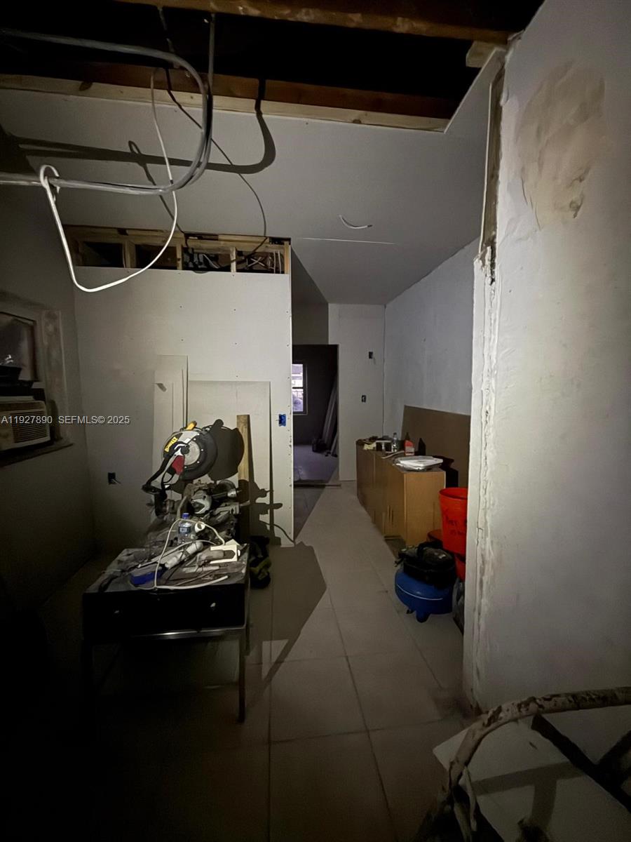 3090 NW 33rd St Miami, FL 33142