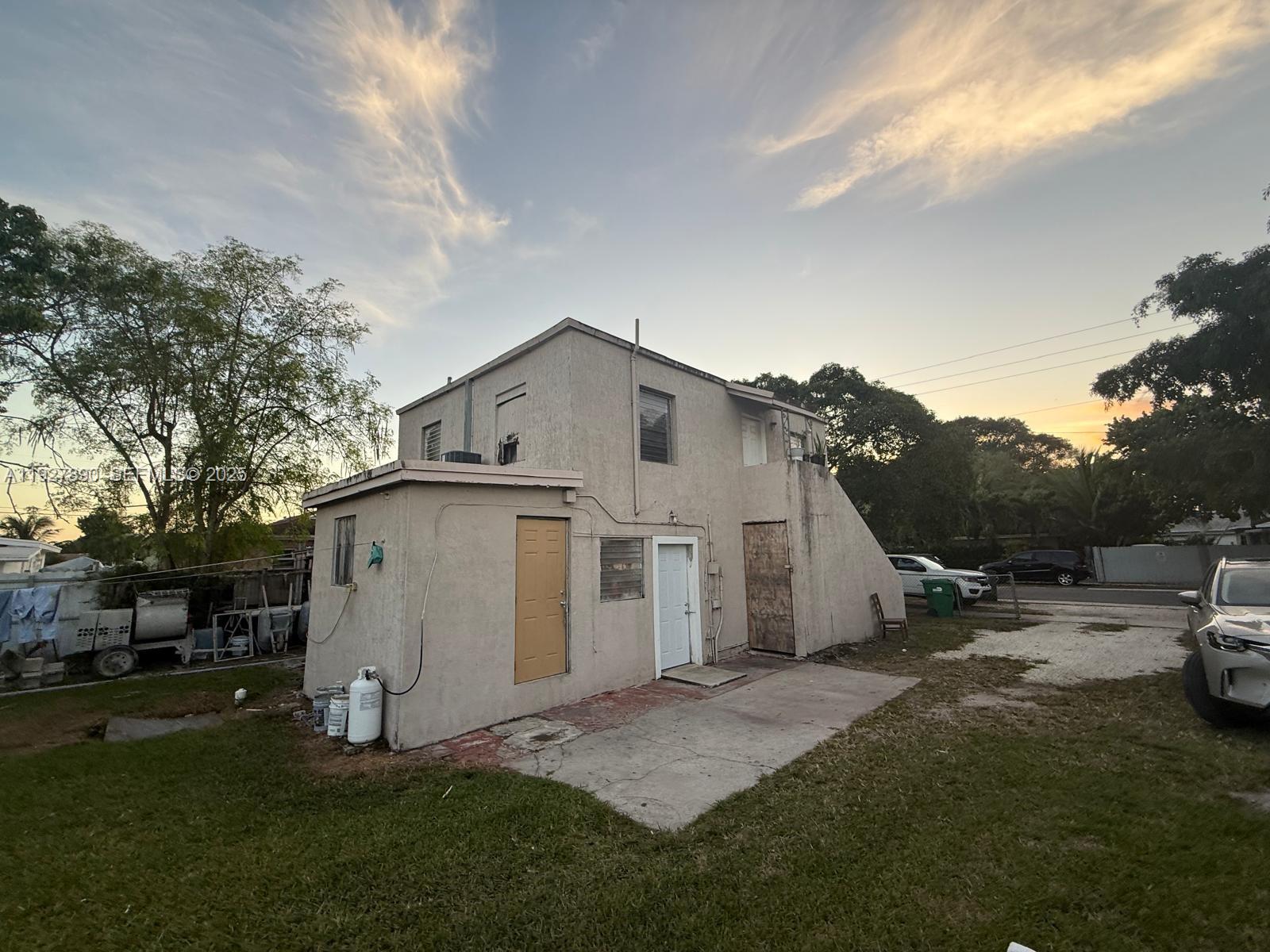 3090 NW 33rd St Miami, FL 33142