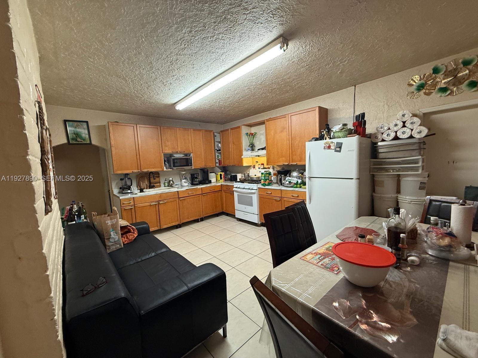 3090 NW 33rd St Miami, FL 33142