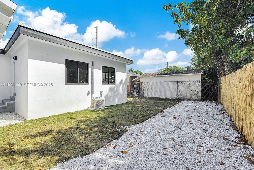 3040 NW 13th Ave Miami, FL 33142