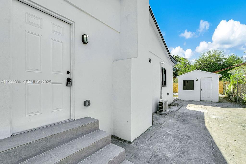 3040 NW 13th Ave Miami, FL 33142