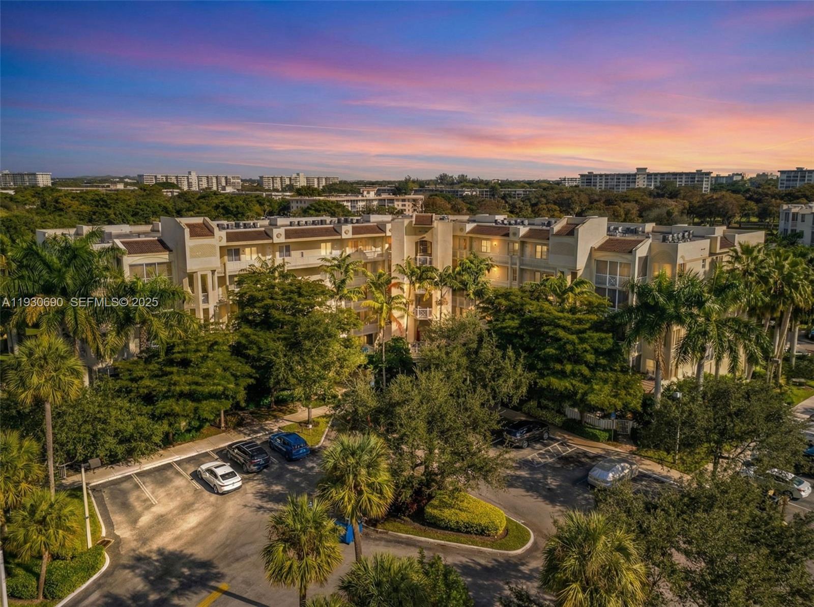 3600 Oaks Clubhouse Dr #103