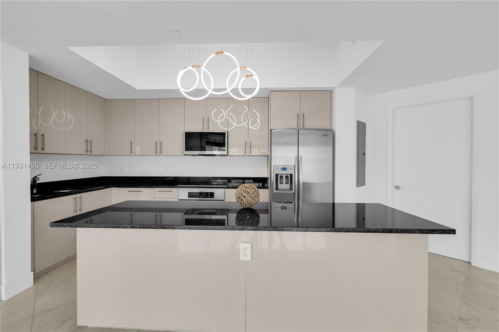 3131 NE 188th St #2-1005