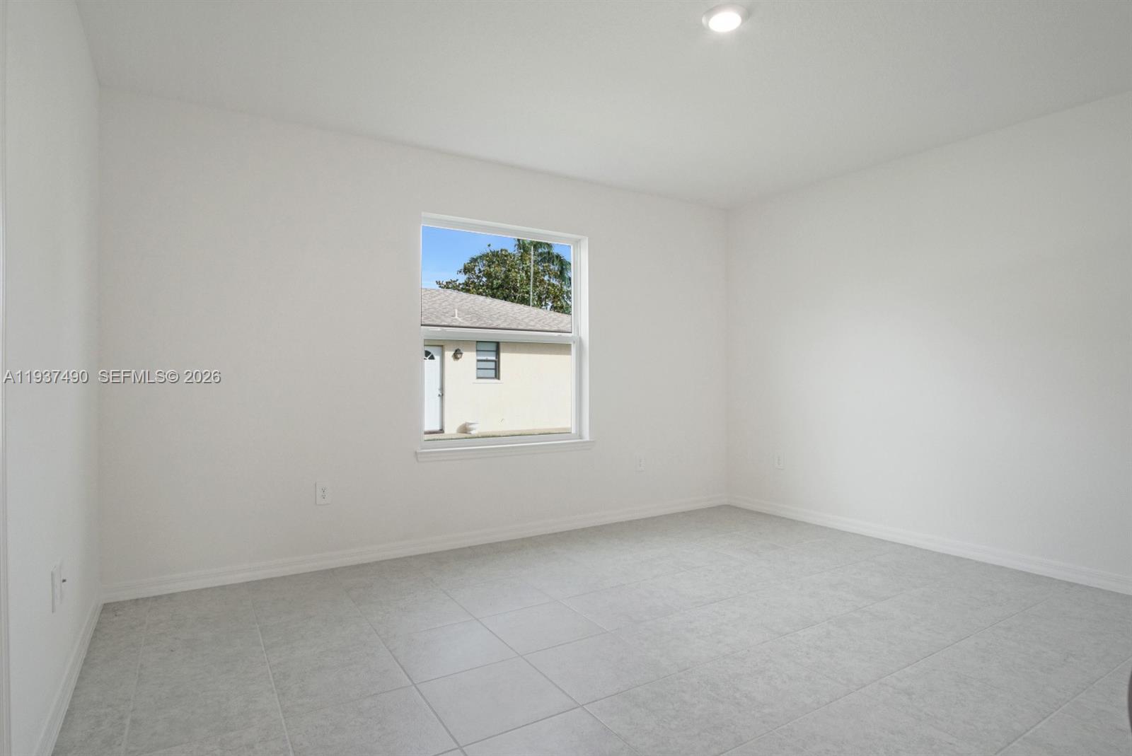 811 SE Seahouse Dr Port St Lucie, FL 34983