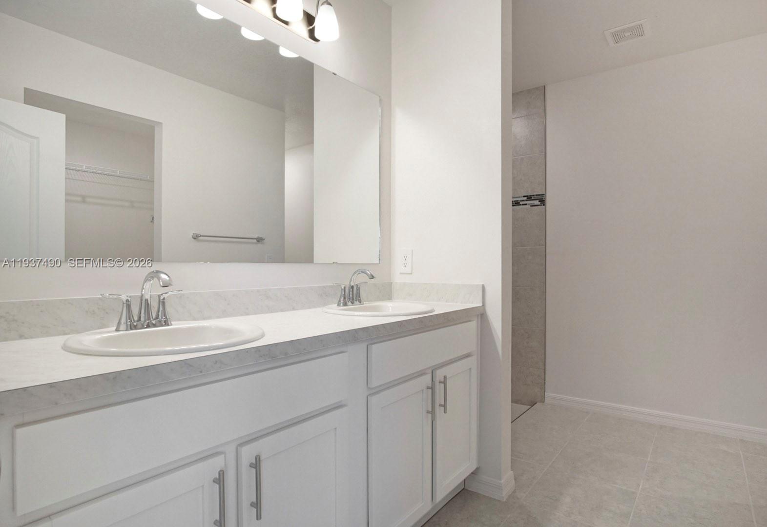 811 SE Seahouse Dr Port St Lucie, FL 34983