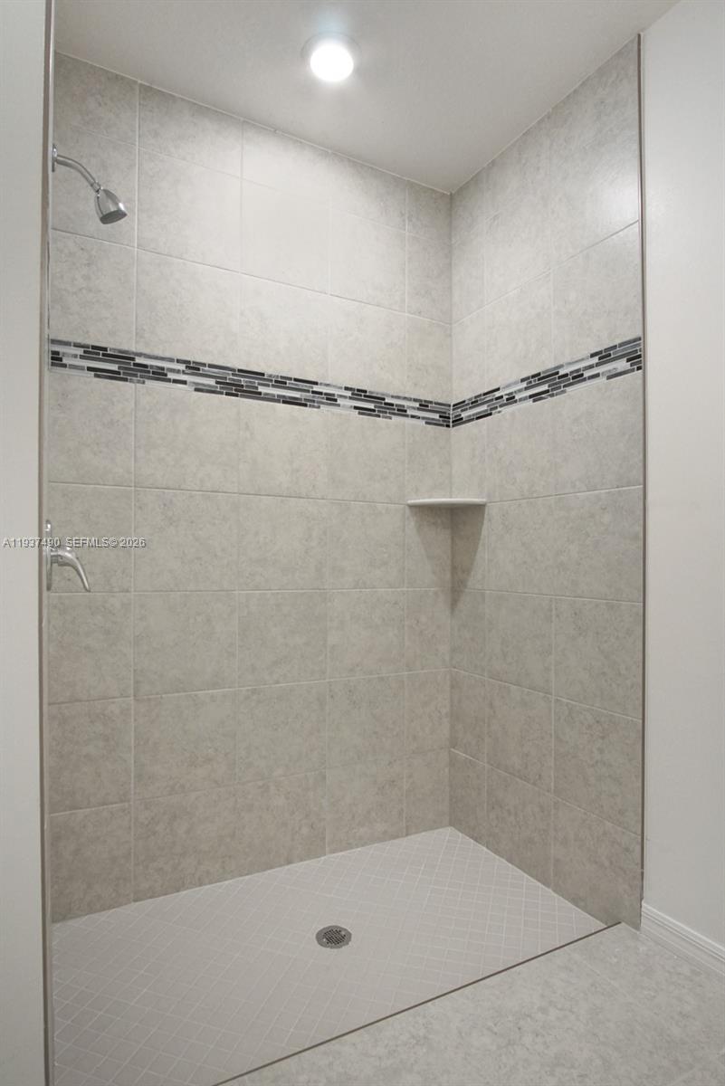 811 SE Seahouse Dr Port St Lucie, FL 34983