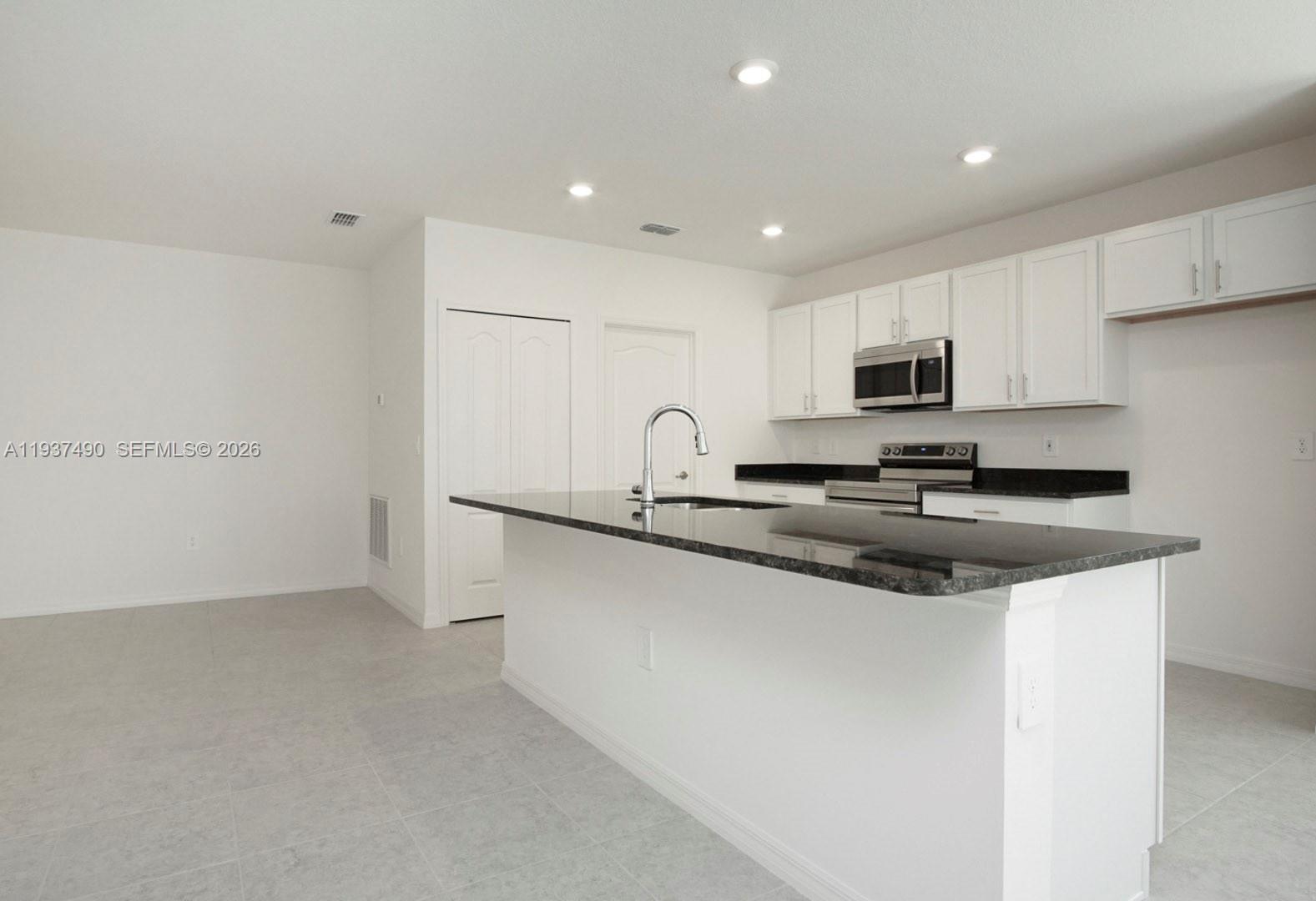 811 SE Seahouse Dr Port St Lucie, FL 34983