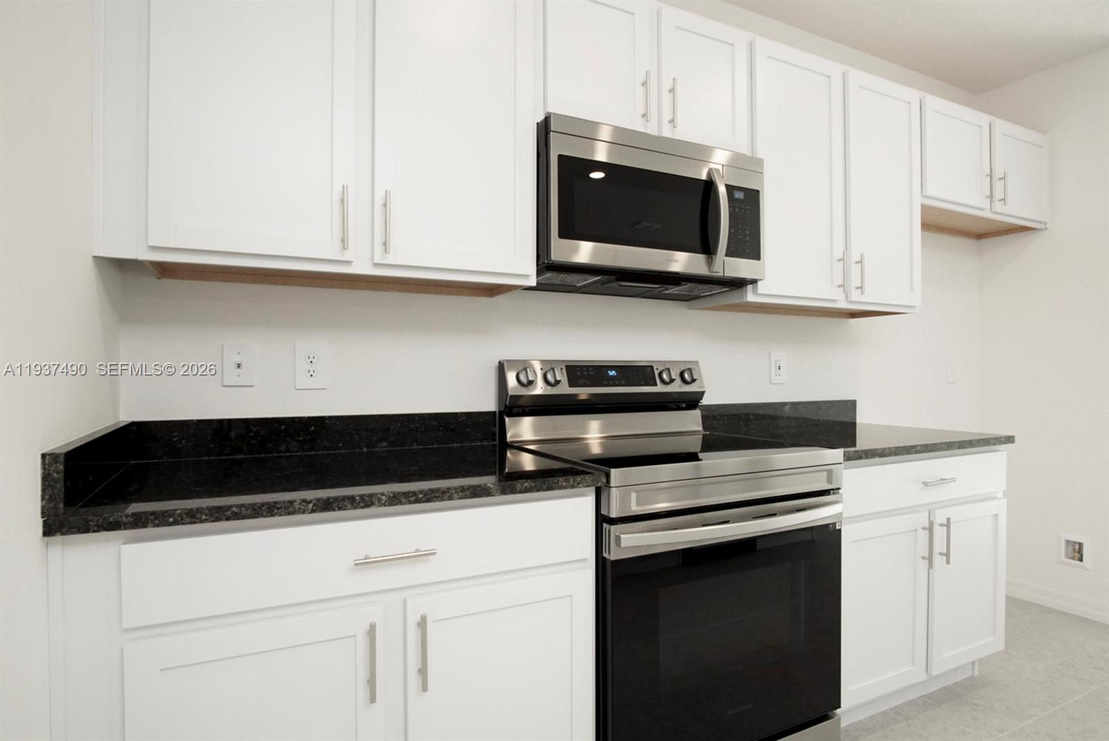 811 SE Seahouse Dr Port St Lucie, FL 34983