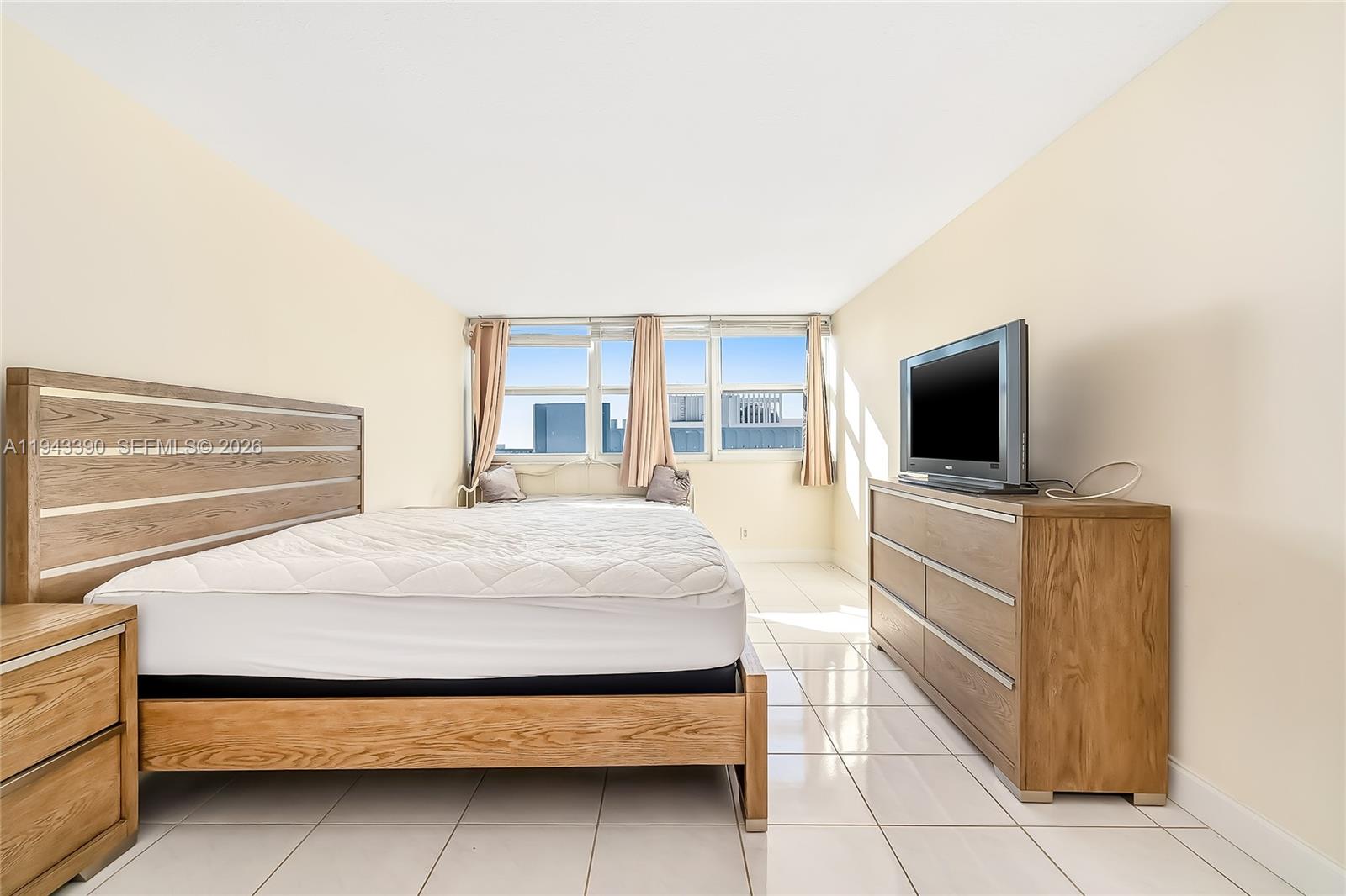 1890 S Ocean Dr #1907 Hallandale Beach, FL 33009