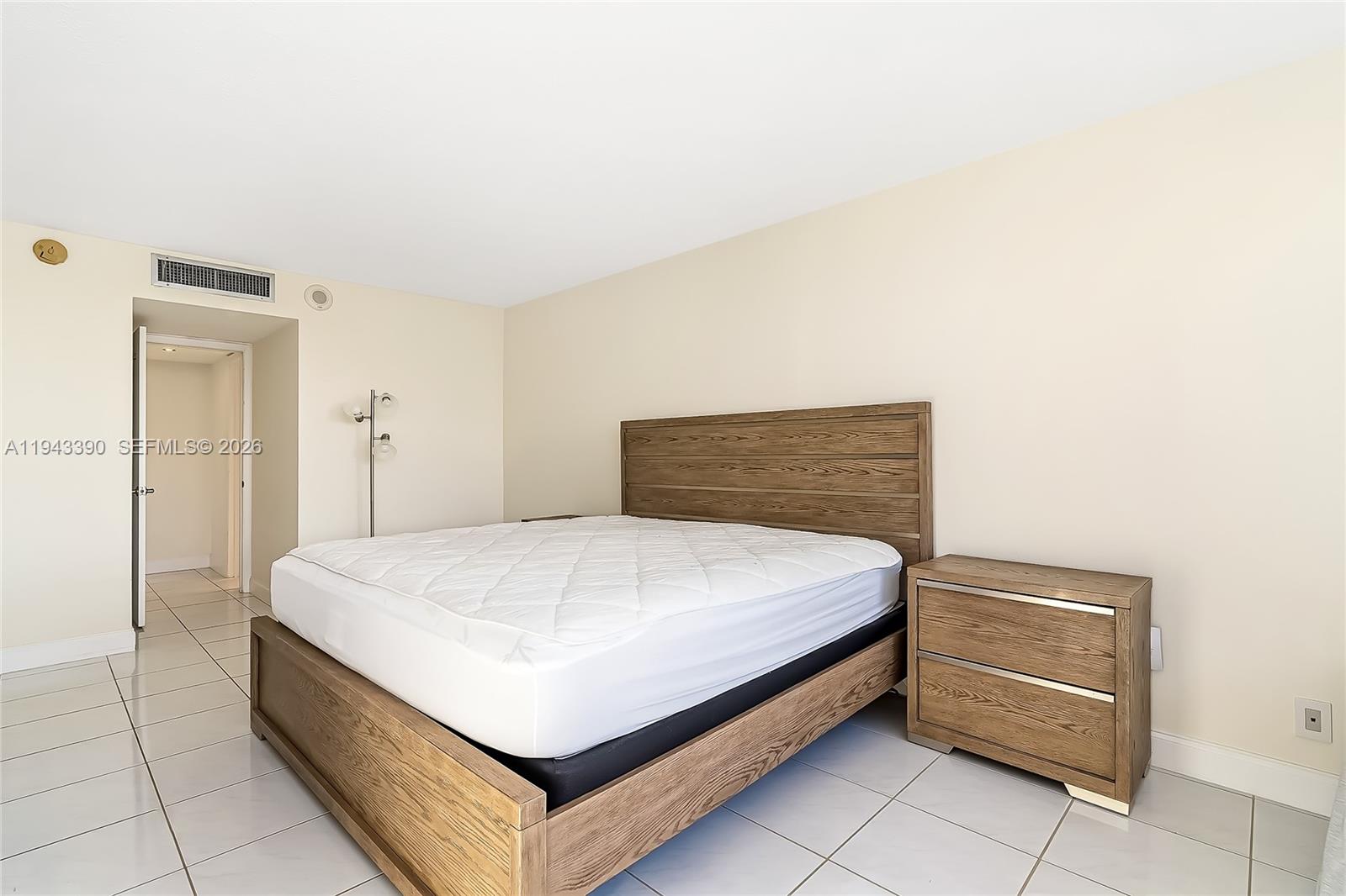 1890 S Ocean Dr #1907 Hallandale Beach, FL 33009