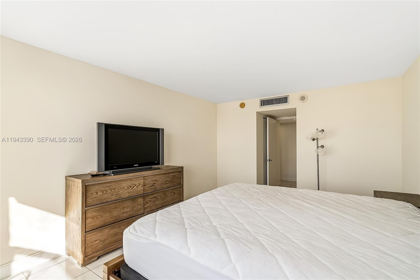 1890 S Ocean Dr #1907 Hallandale Beach, FL 33009