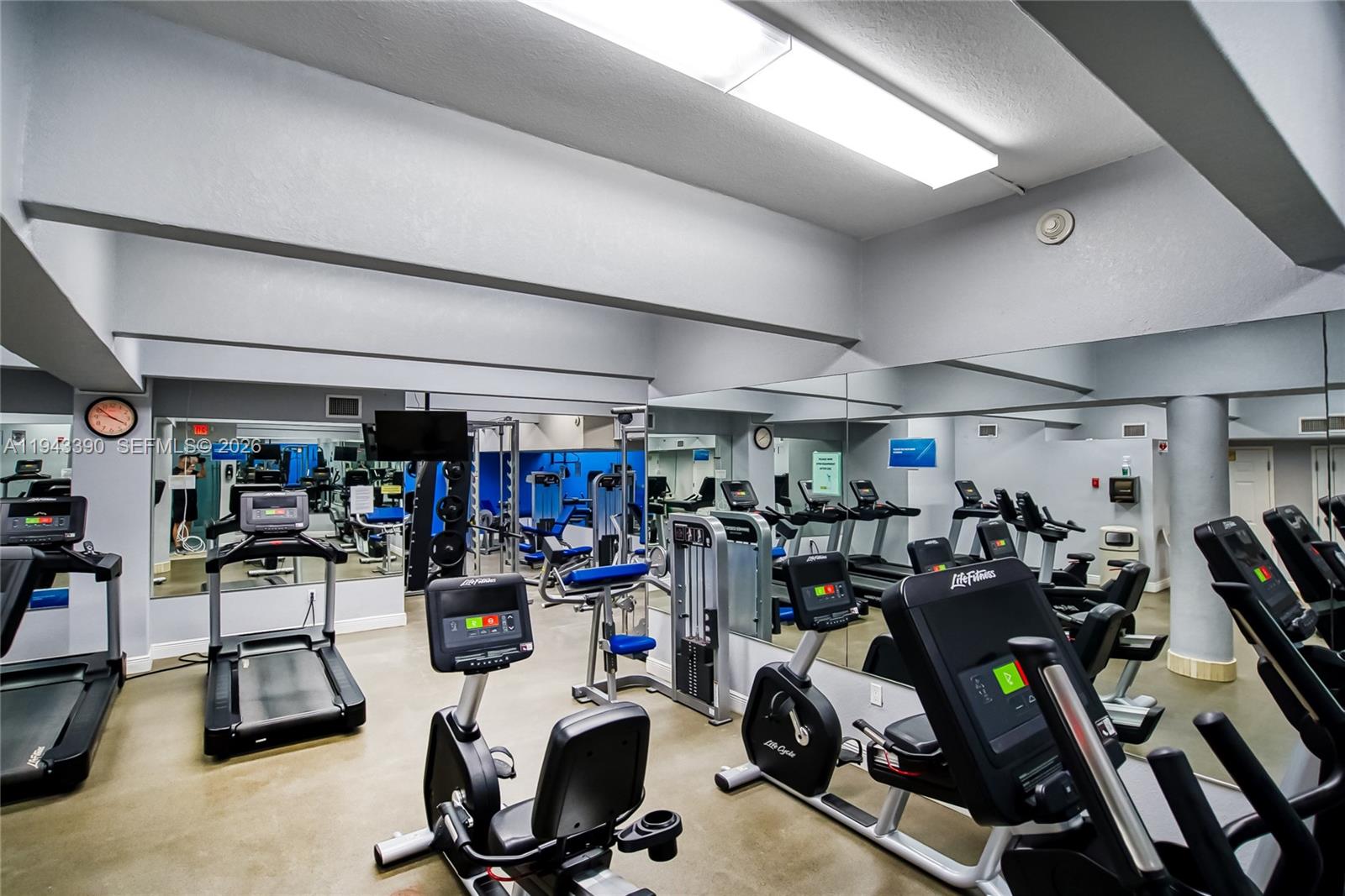 1890 S Ocean Dr #1907 Hallandale Beach, FL 33009