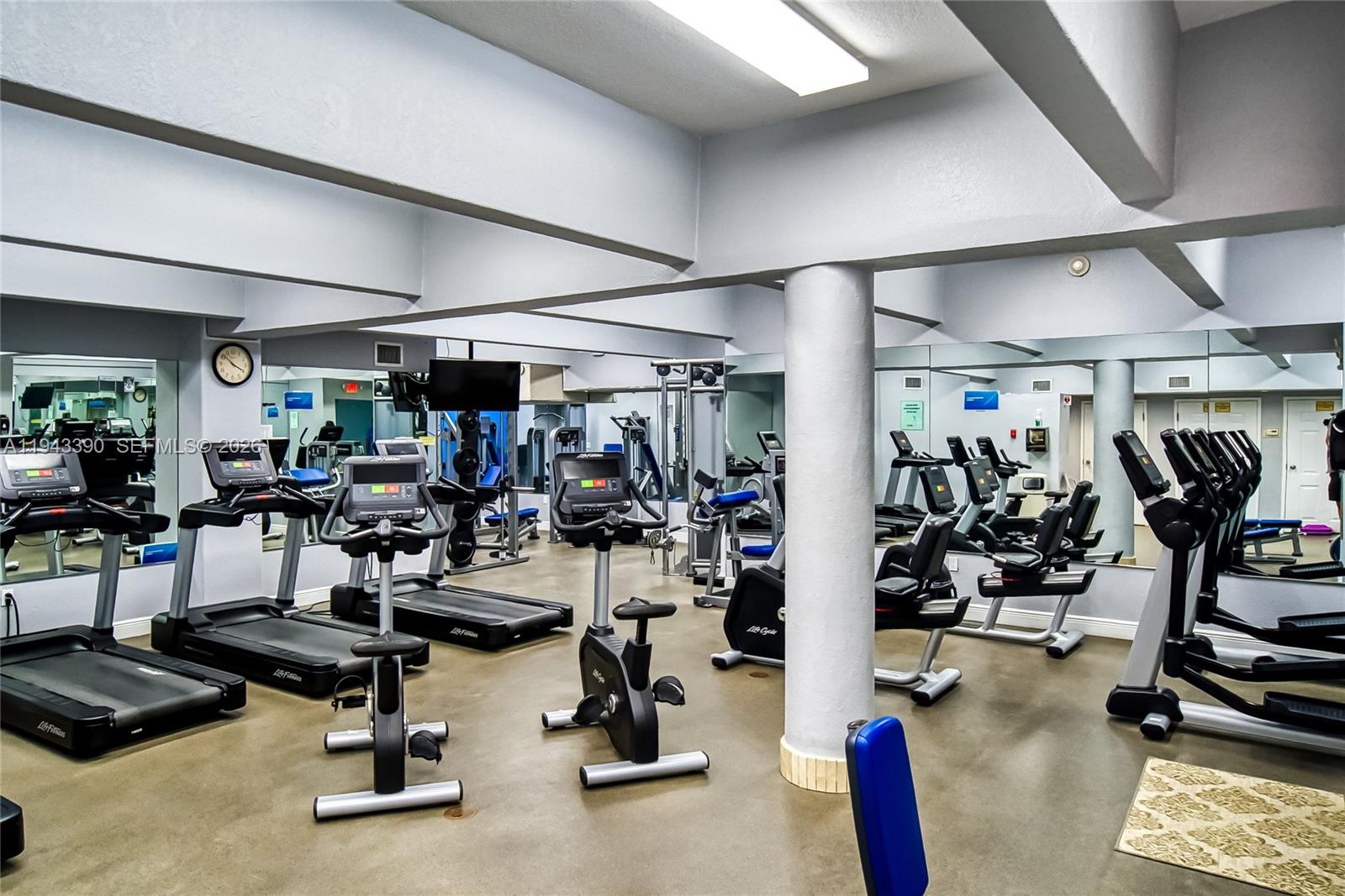 1890 S Ocean Dr #1907 Hallandale Beach, FL 33009