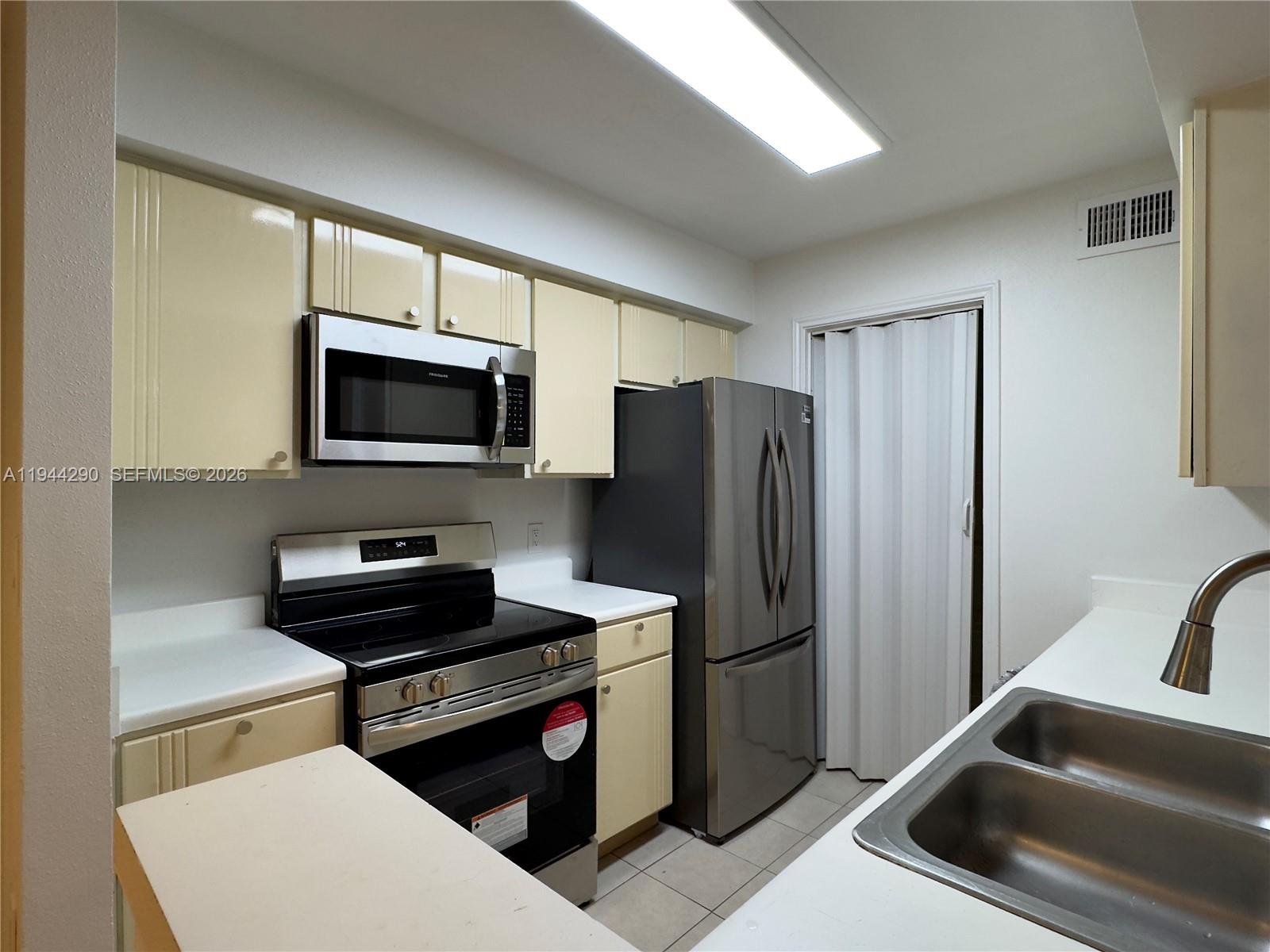 2341 NW 33rd St #405 Oakland Park, FL 33309