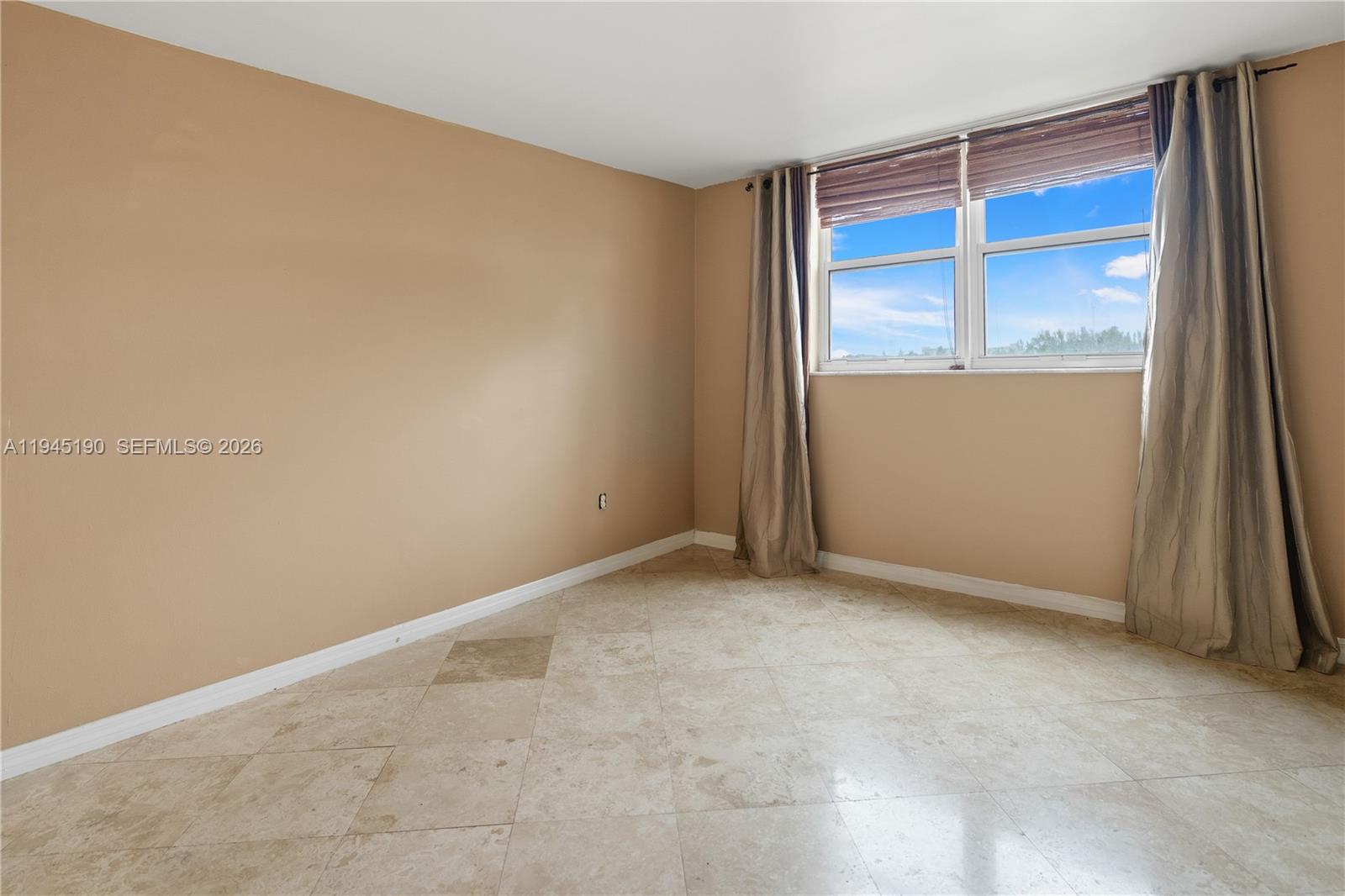 1075 NE Miami Gdns Dr #306 Miami, FL 33179