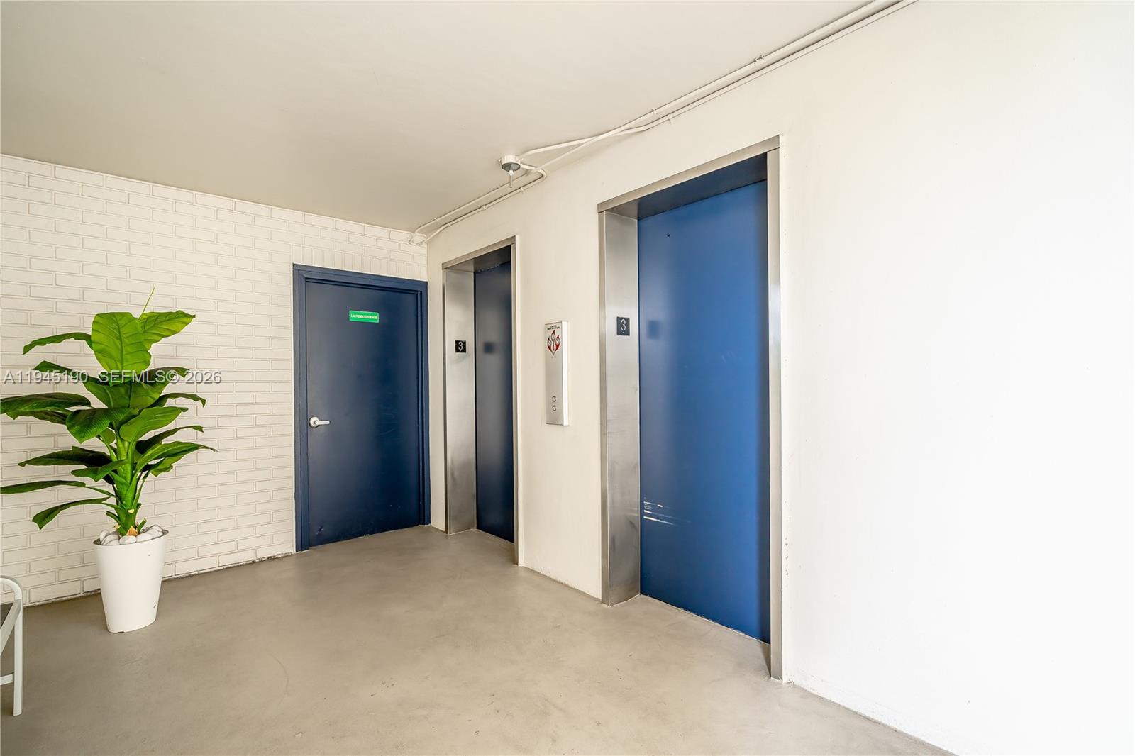 1075 NE Miami Gdns Dr #306 Miami, FL 33179