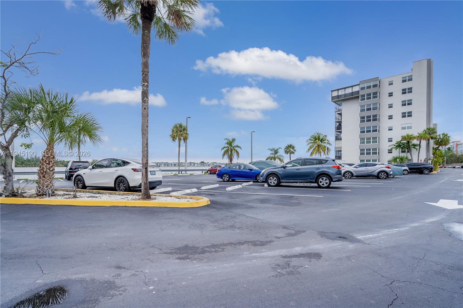 1075 NE Miami Gdns Dr #306 Miami, FL 33179