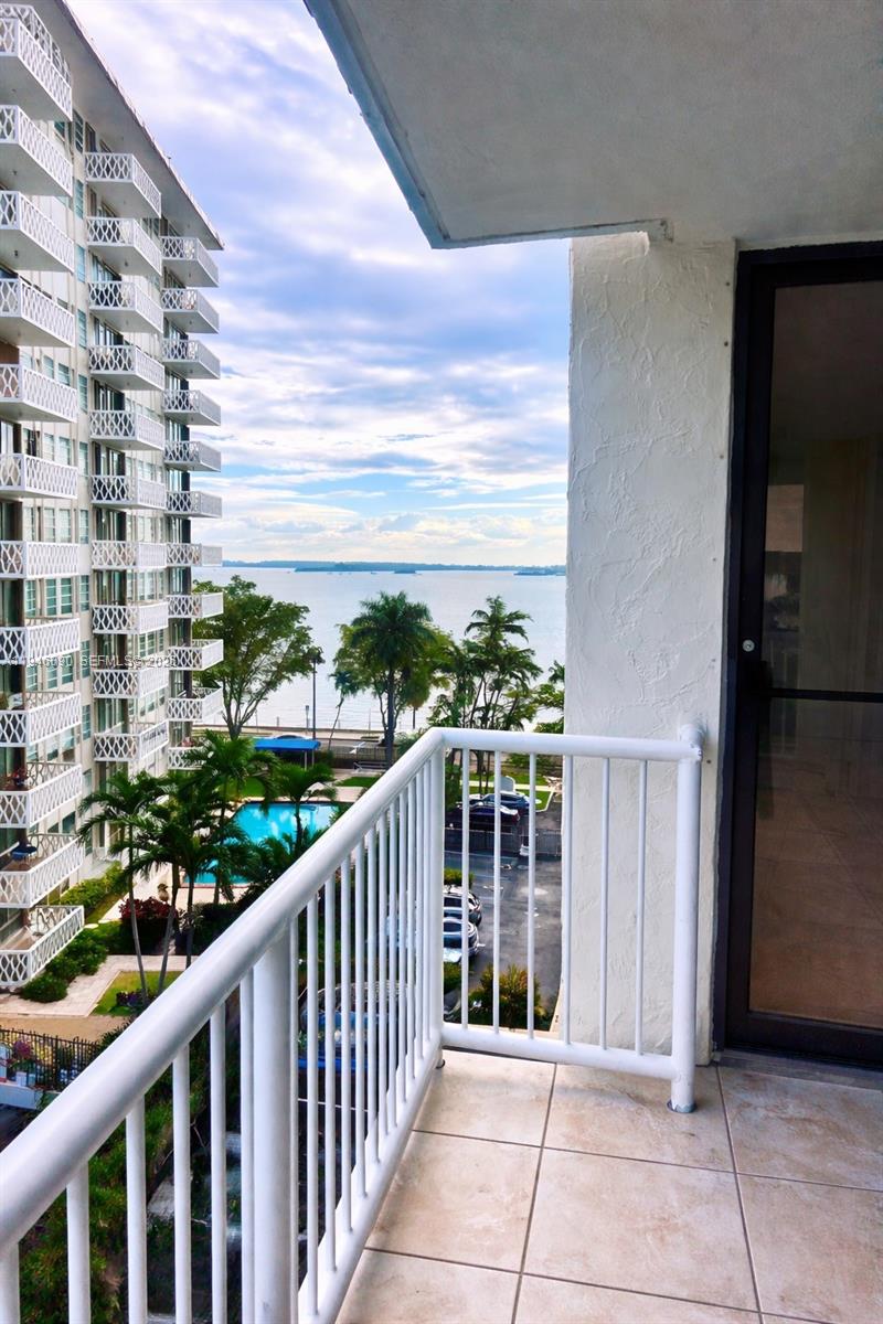 1440 Brickell Bay Dr #709