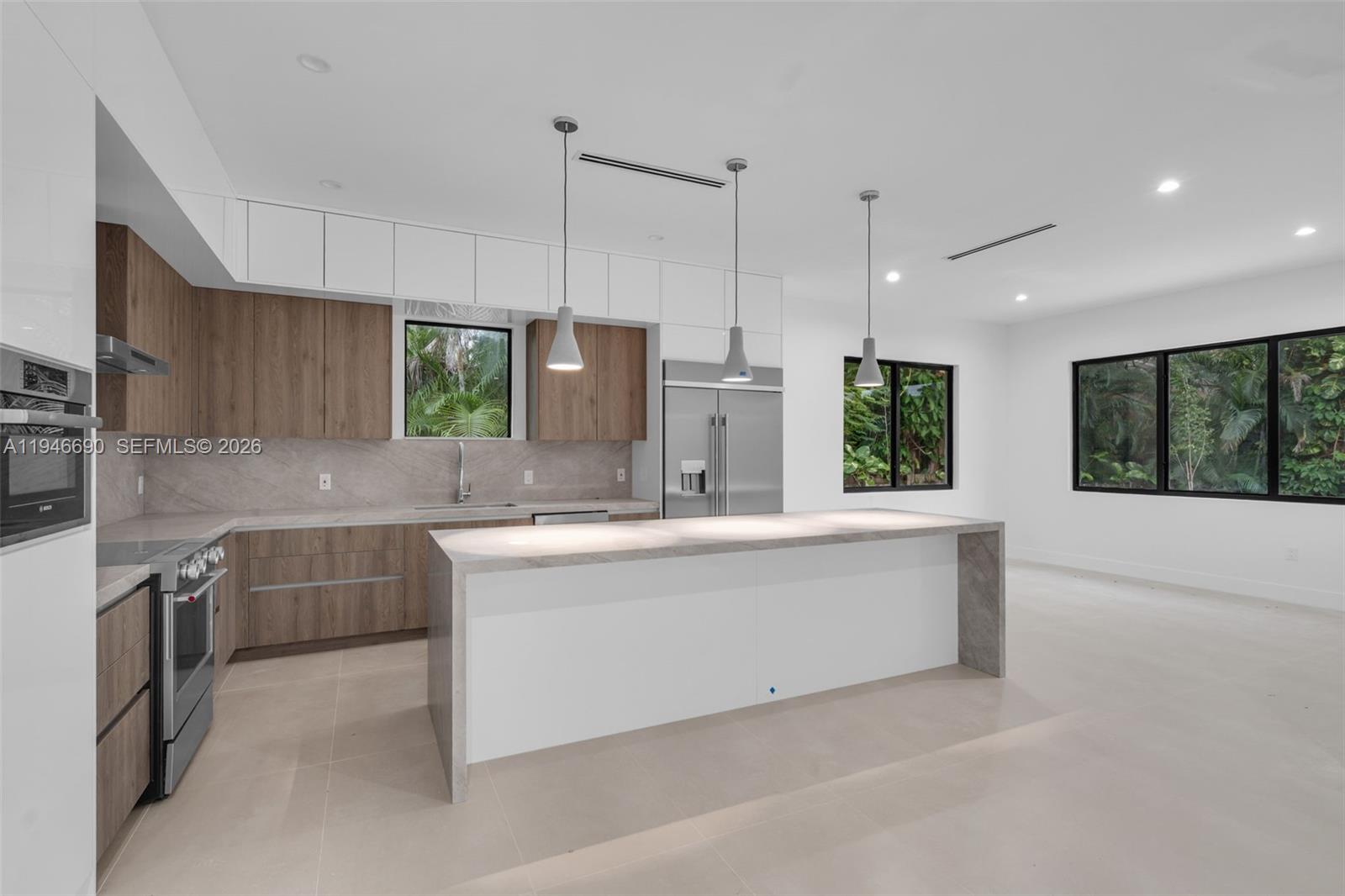 240 NE 156th St Miami, FL 33162