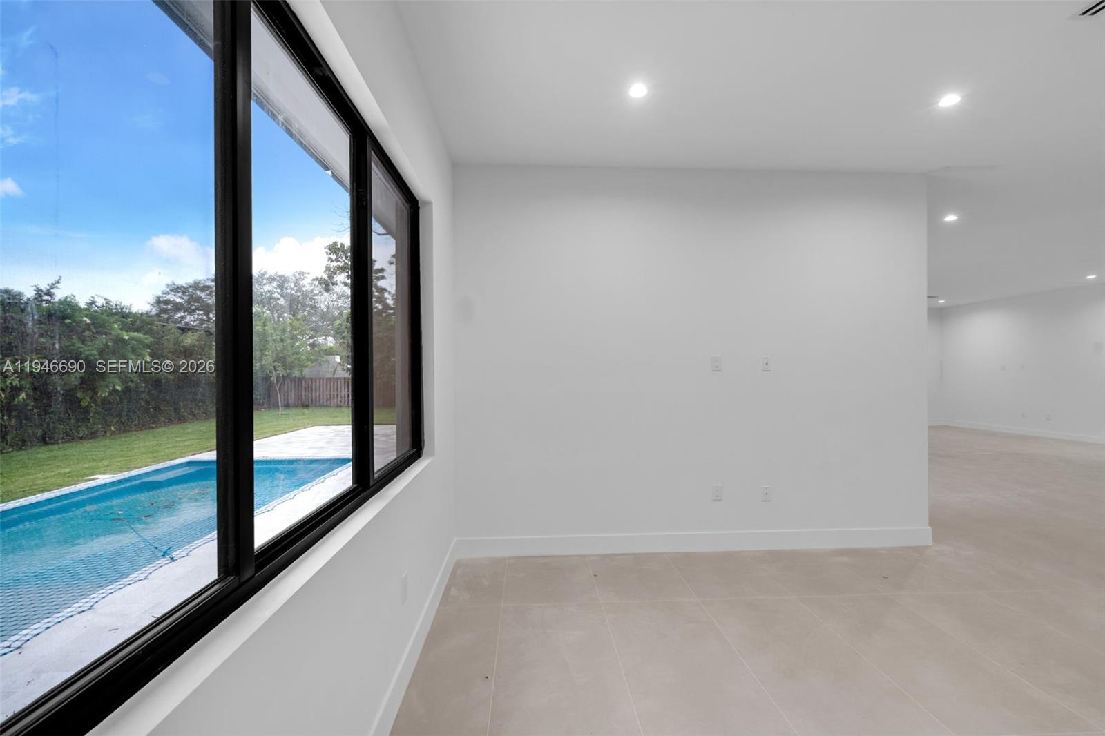 240 NE 156th St Miami, FL 33162