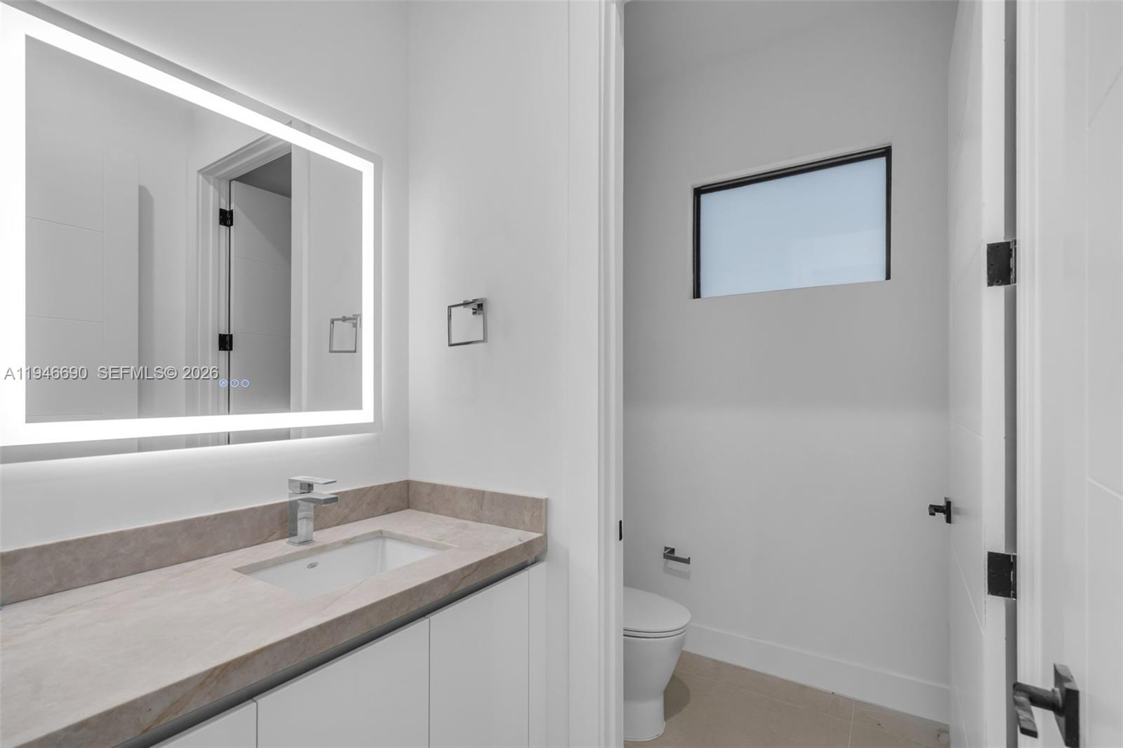 240 NE 156th St Miami, FL 33162