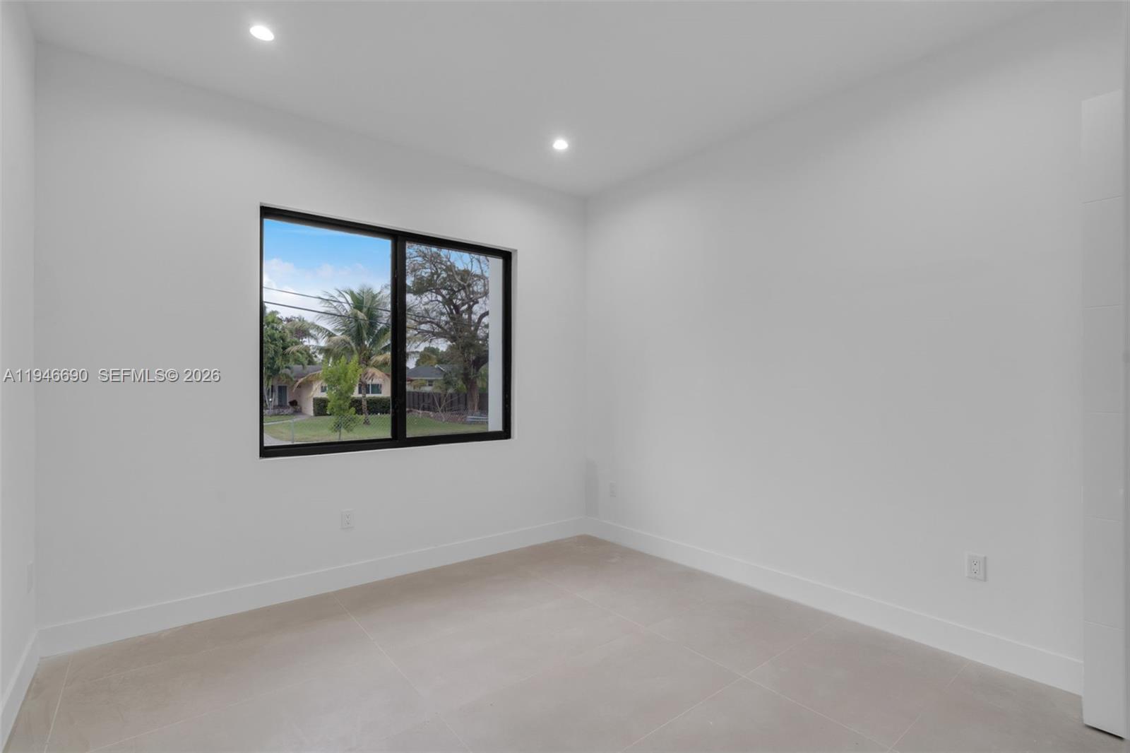 240 NE 156th St Miami, FL 33162