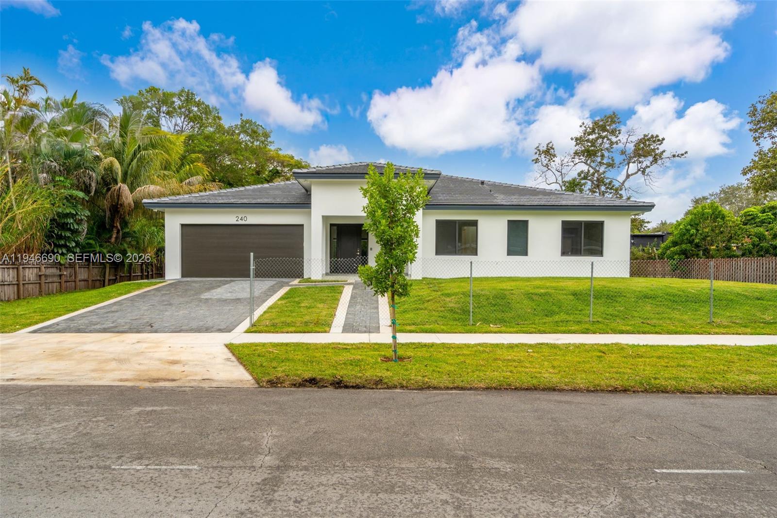 240 NE 156th St Miami, FL 33162