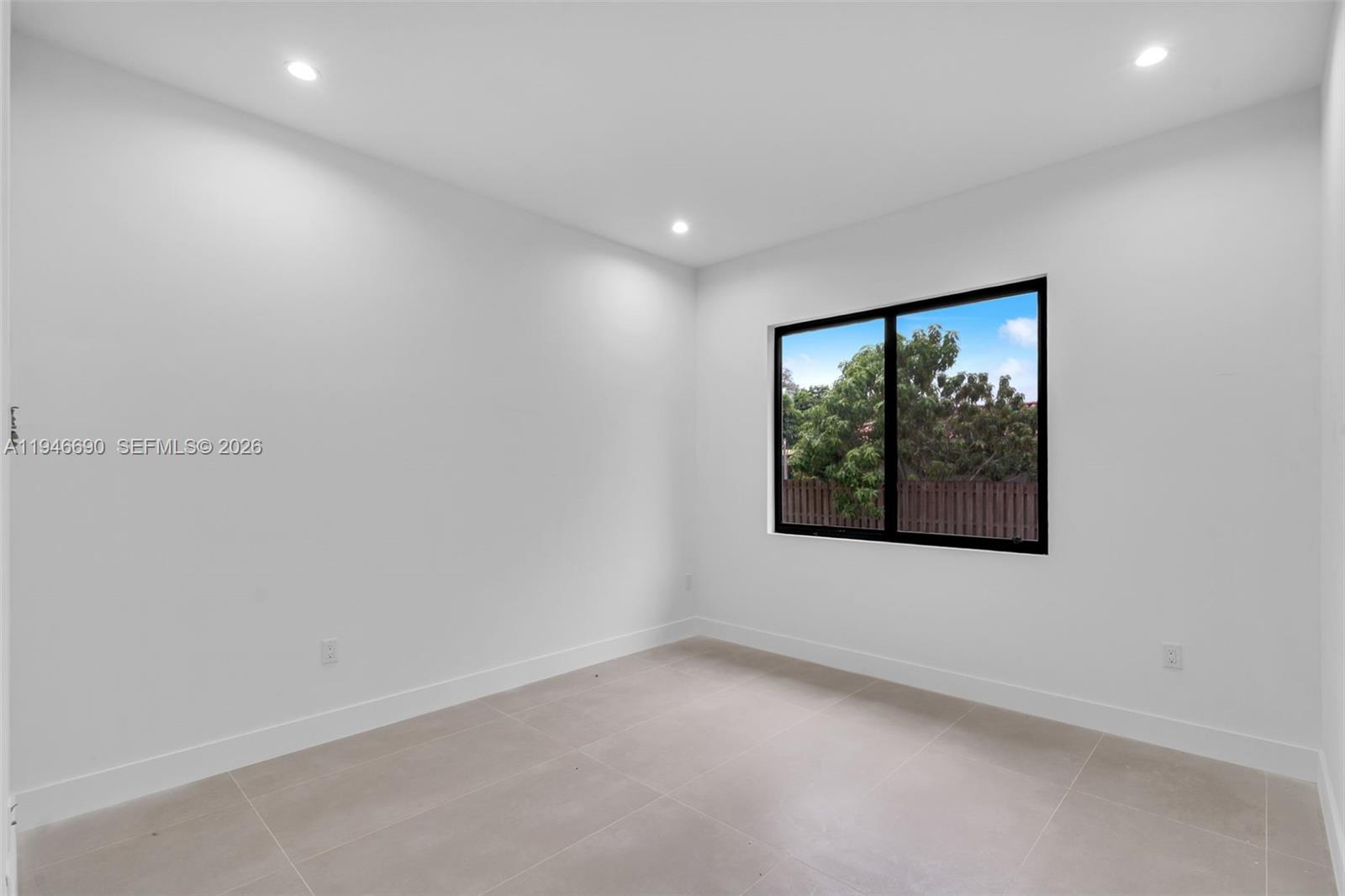 240 NE 156th St Miami, FL 33162