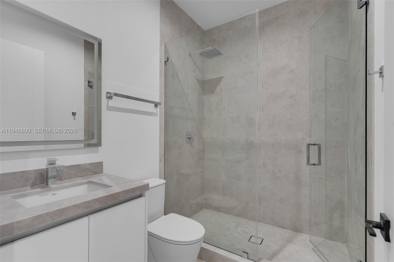 240 NE 156th St Miami, FL 33162