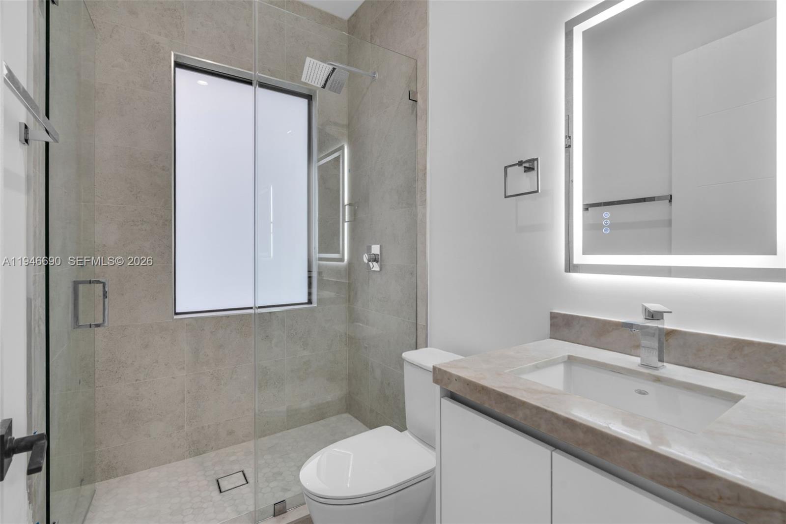 240 NE 156th St Miami, FL 33162