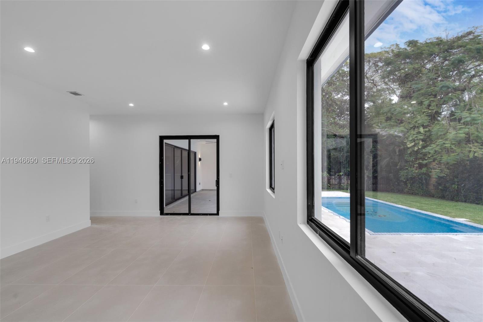 240 NE 156th St Miami, FL 33162