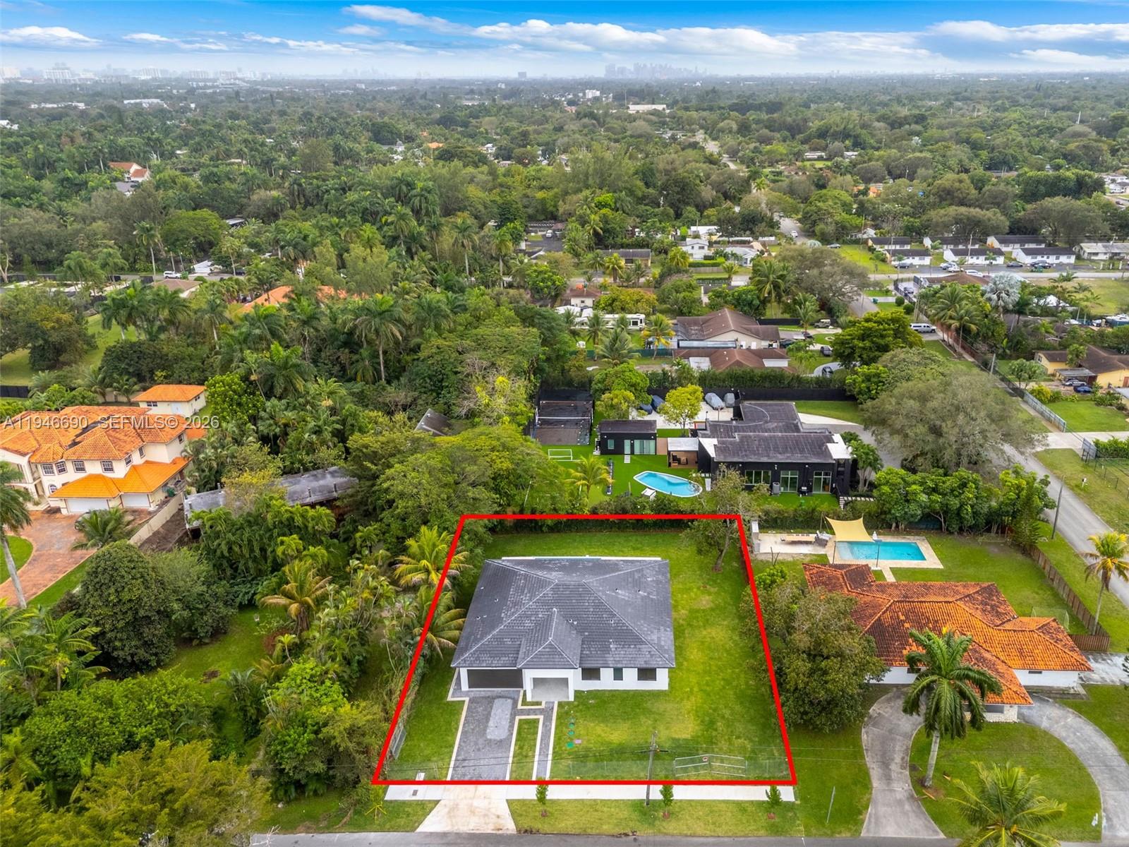 240 NE 156th St Miami, FL 33162