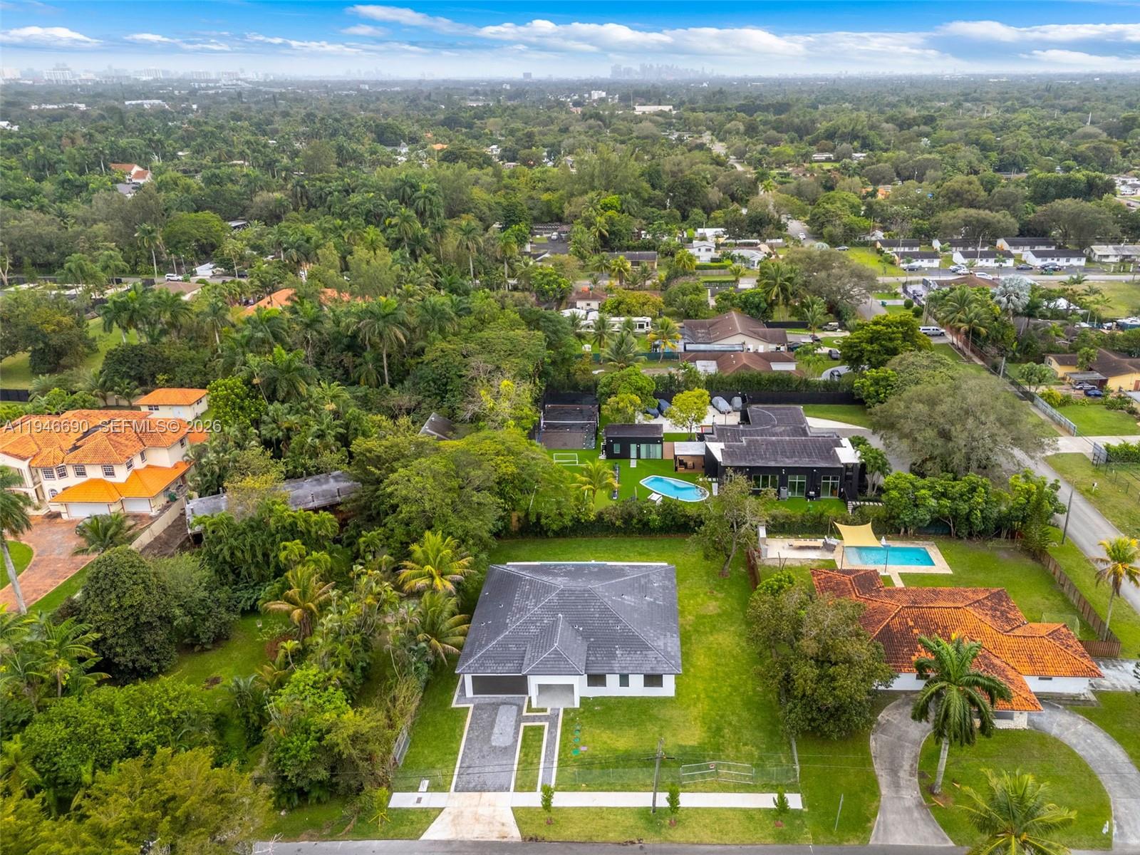 240 NE 156th St Miami, FL 33162